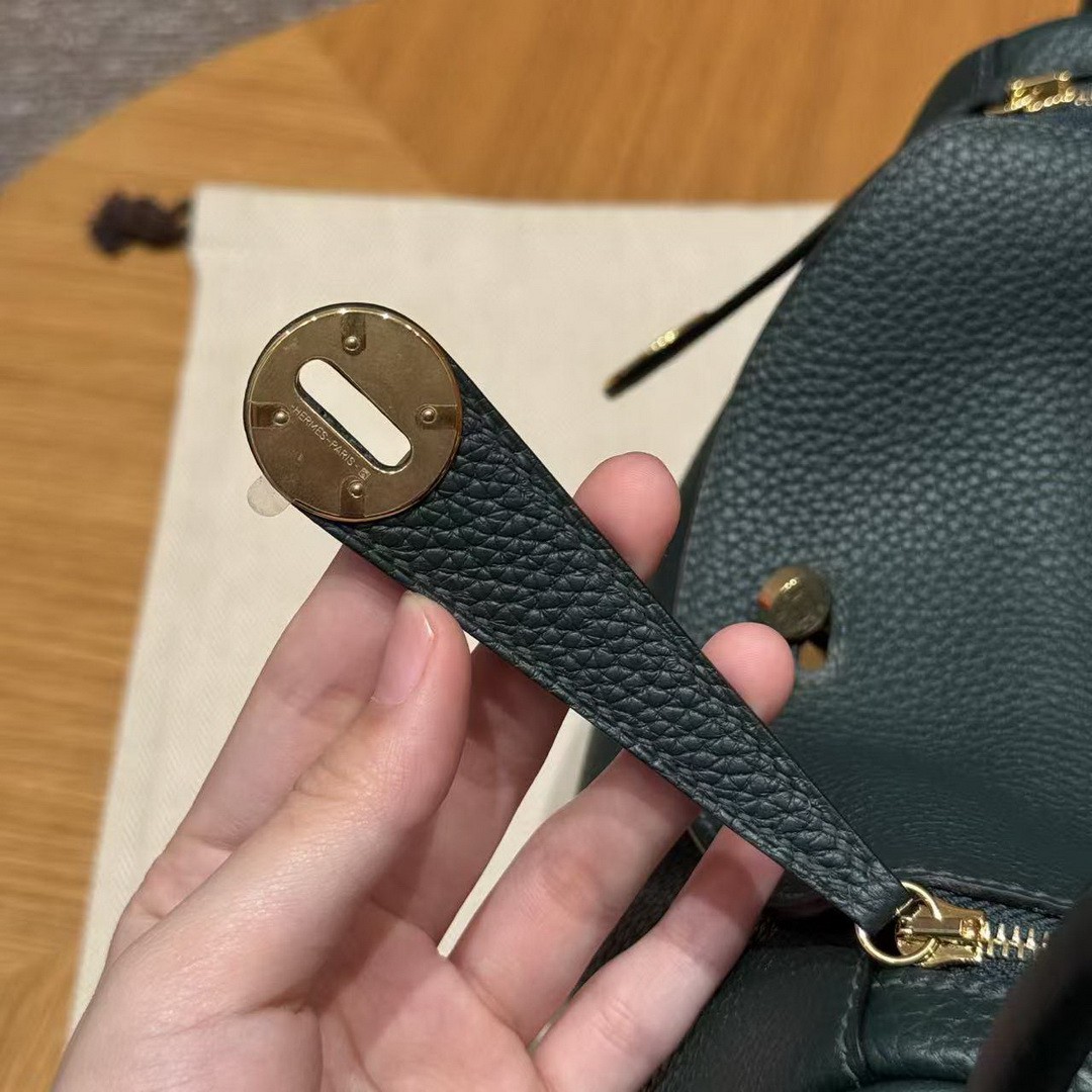 Hermes Lindy 26 CM Bag Handmade In Taurillon Clemence Leather Gold Hardware 60 Vert Cypres - Image 5