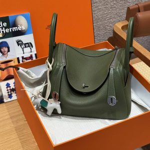Hermes Lindy 26 CM Bag Handmade In Taurillon Clemence Leather Sliver Hardware 61 Olive Green - Image 11
