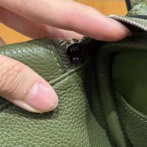 Hermes Lindy 26 CM Bag Handmade In Taurillon Clemence Leather Sliver Hardware 61 Olive Green - Image 6