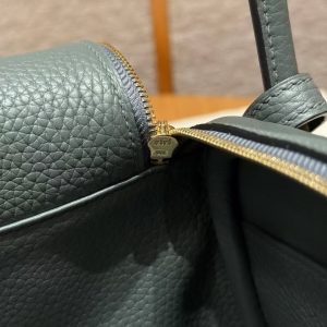 Hermes Lindy 26 CM Bag Handmade In Taurillon Clemence Leather Gold Hardware 63 Vert Amanda - Image 9