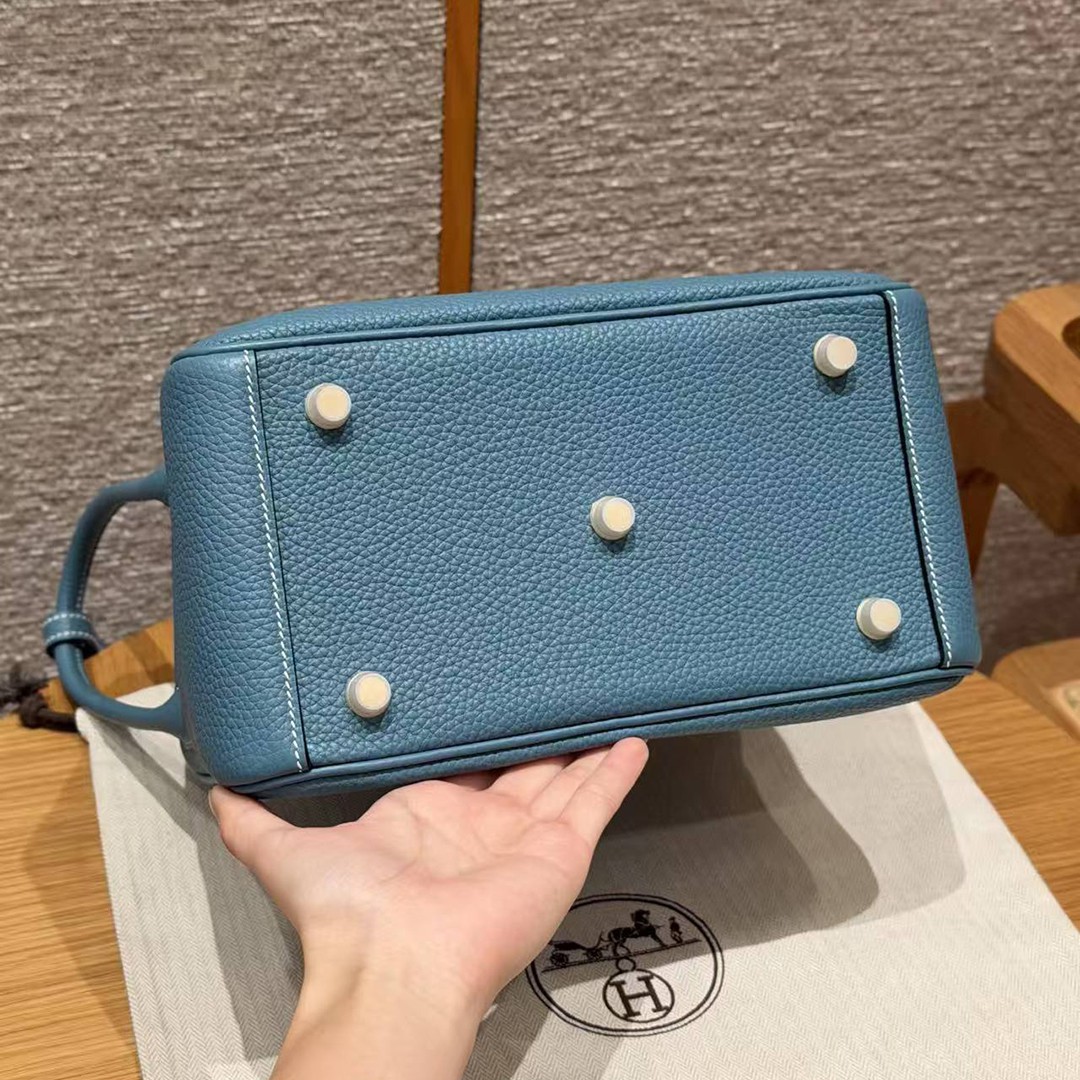 Hermes Lindy 26 CM Bag Handmade In Taurillon Clemence Leather Gold Hardware 75 Blue Jean - Image 20