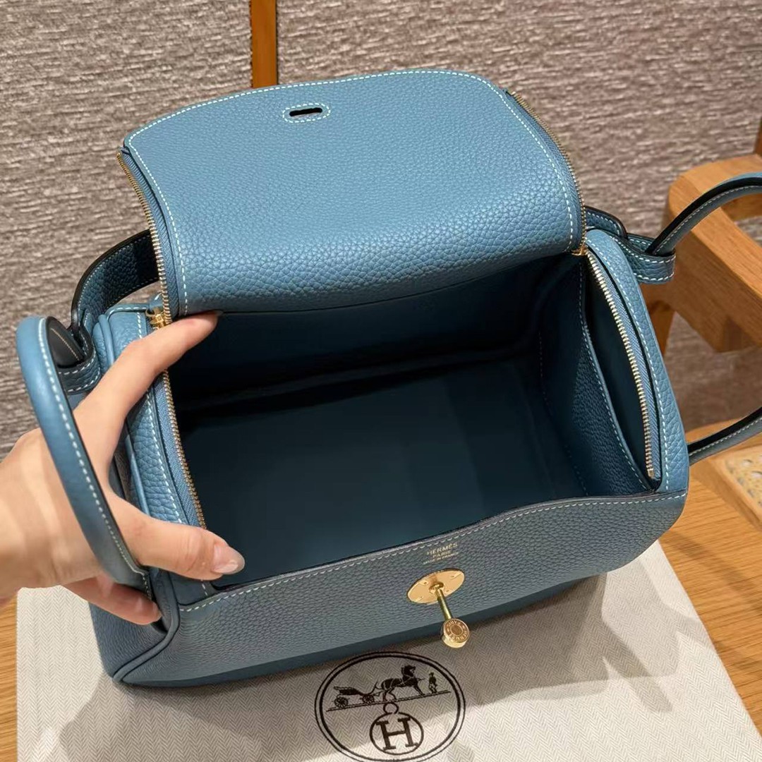 Hermes Lindy 26 CM Bag Handmade In Taurillon Clemence Leather Gold Hardware 75 Blue Jean - Image 19
