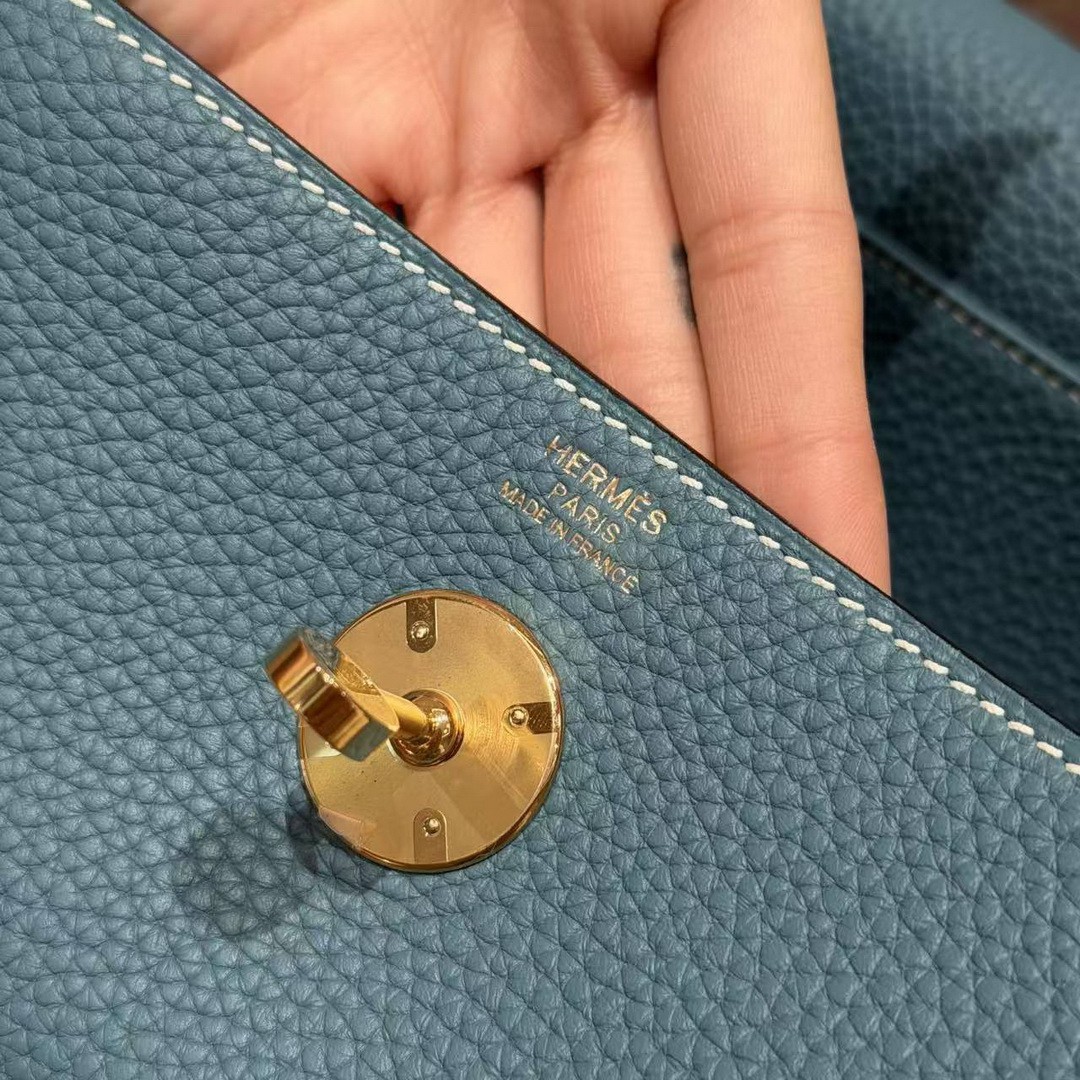 Hermes Lindy 26 CM Bag Handmade In Taurillon Clemence Leather Gold Hardware 75 Blue Jean - Image 18
