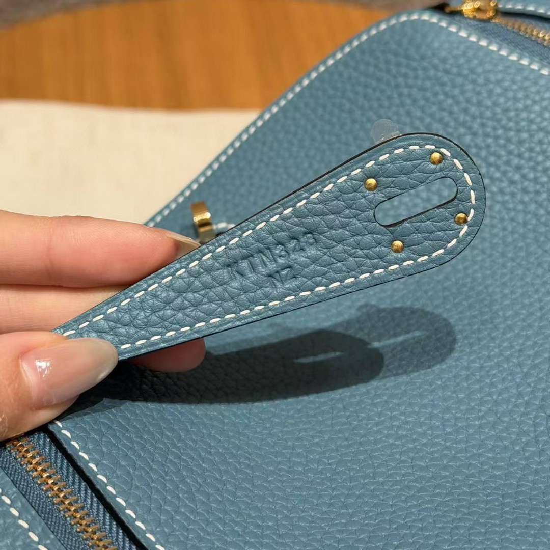Hermes Lindy 26 CM Bag Handmade In Taurillon Clemence Leather Gold Hardware 75 Blue Jean - Image 15