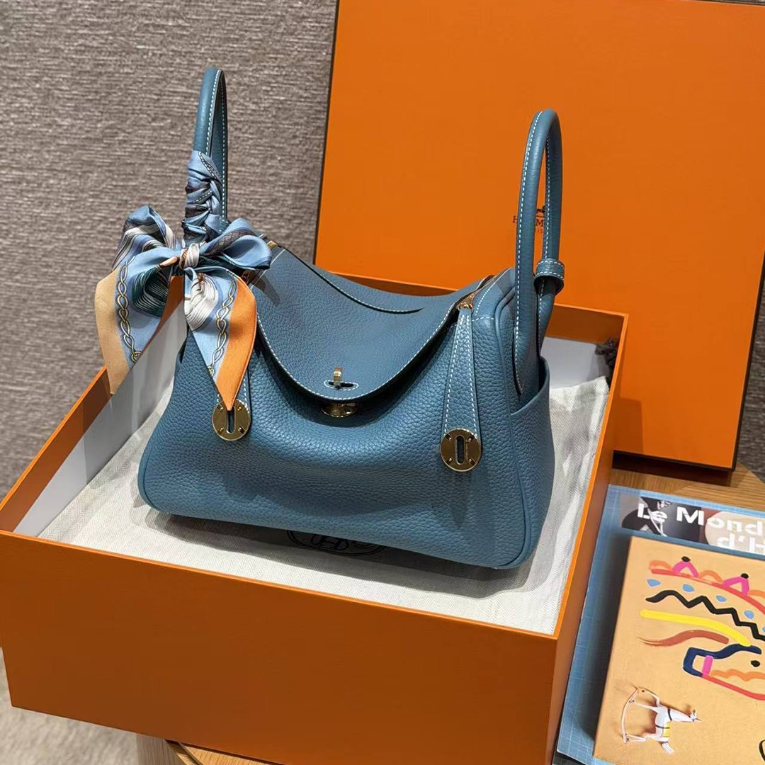 Hermes Lindy 26 CM Bag Handmade In Taurillon Clemence Leather Gold Hardware 75 Blue Jean - Image 14