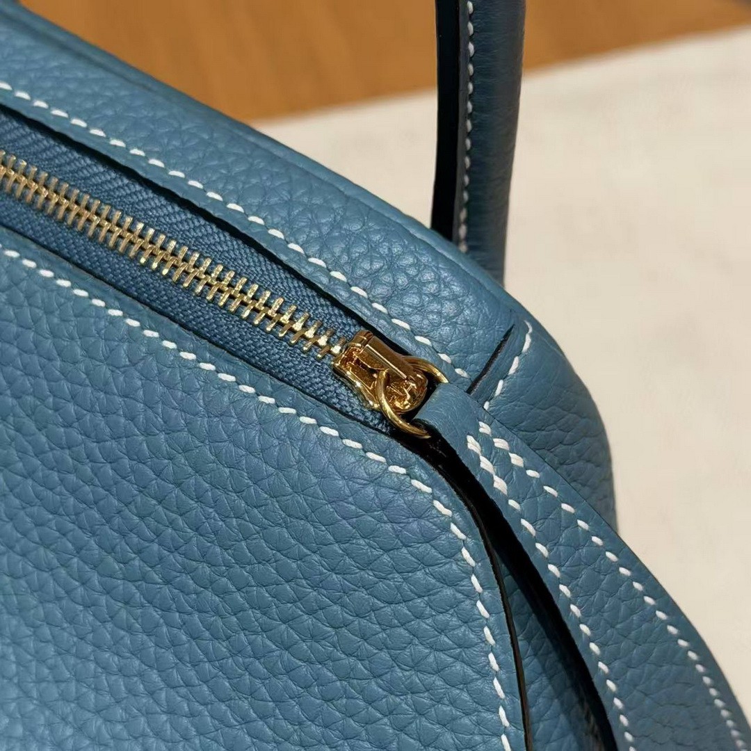Hermes Lindy 26 CM Bag Handmade In Taurillon Clemence Leather Gold Hardware 75 Blue Jean - Image 12