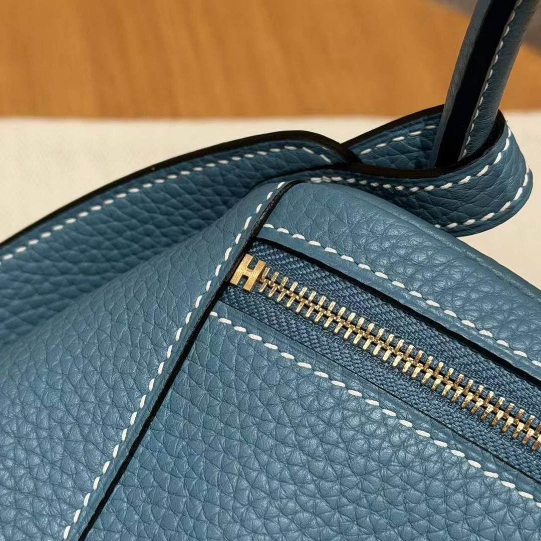 Hermes Lindy 26 CM Bag Handmade In Taurillon Clemence Leather Gold Hardware 75 Blue Jean - Image 11