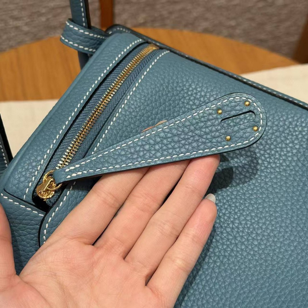 Hermes Lindy 26 CM Bag Handmade In Taurillon Clemence Leather Gold Hardware 75 Blue Jean - Image 10