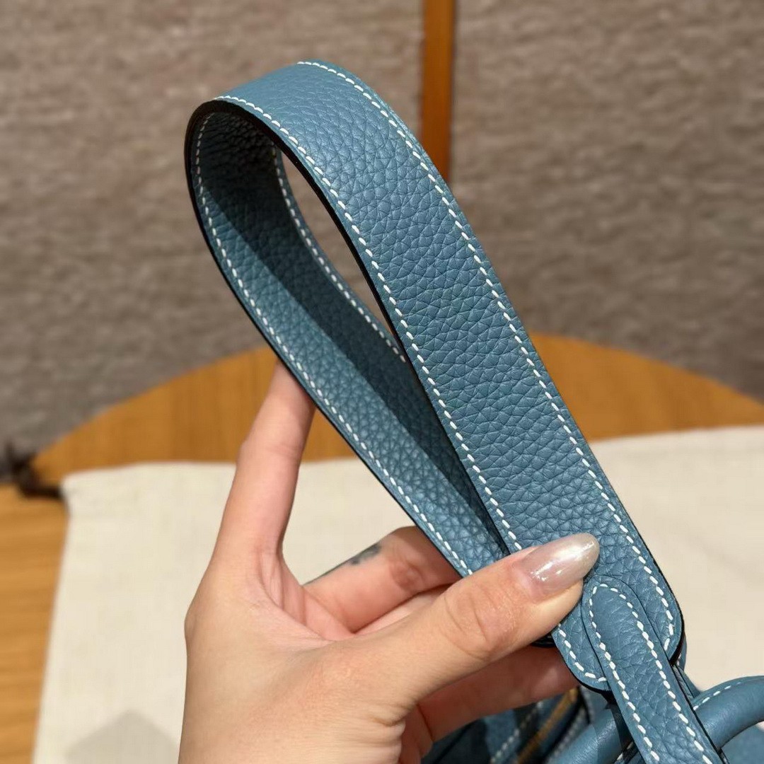 Hermes Lindy 26 CM Bag Handmade In Taurillon Clemence Leather Gold Hardware 75 Blue Jean - Image 5