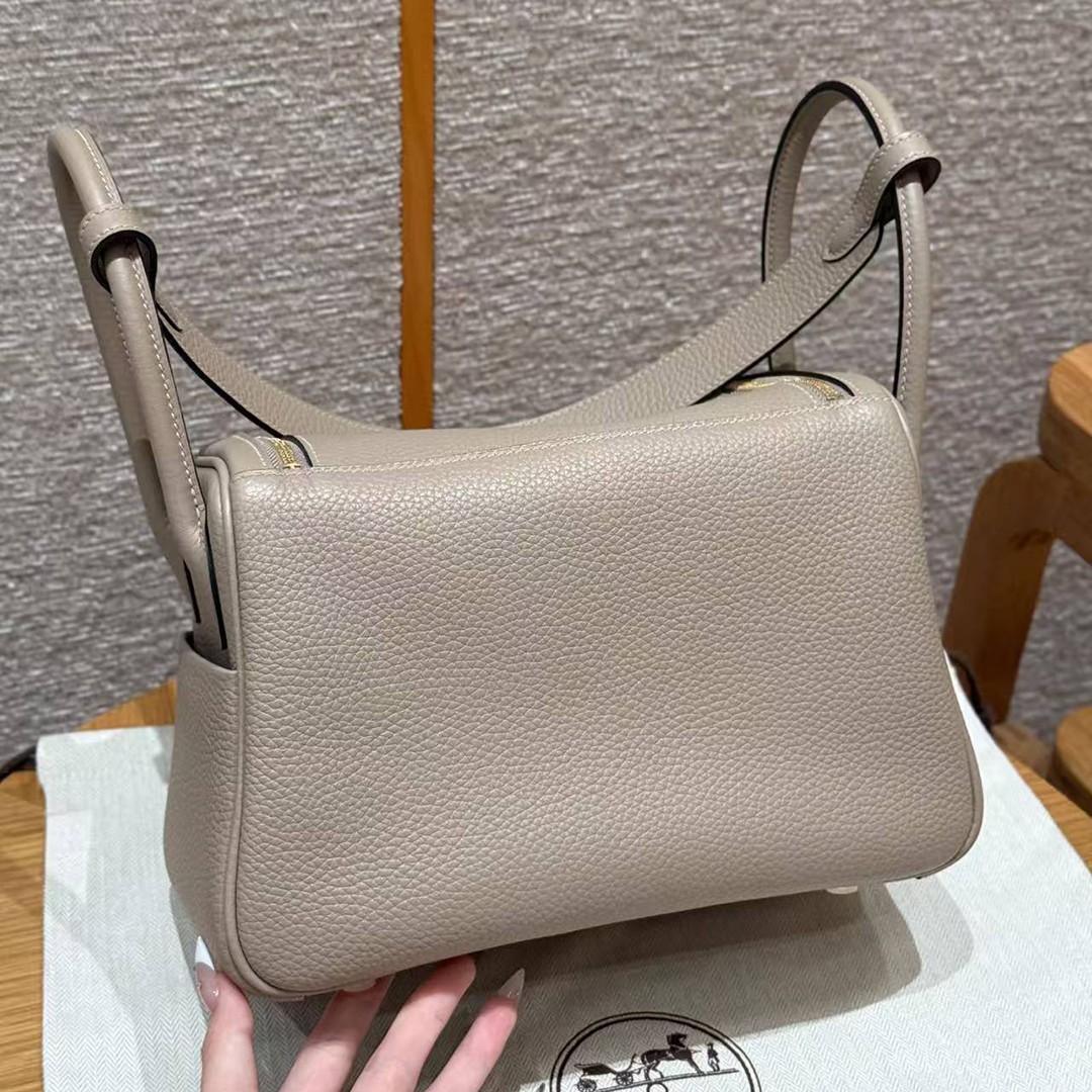 Hermes Lindy 26 CM Bag Handmade In Taurillon Clemence Leather Gold Hardware 81 Gris Tourterelle - Image 2