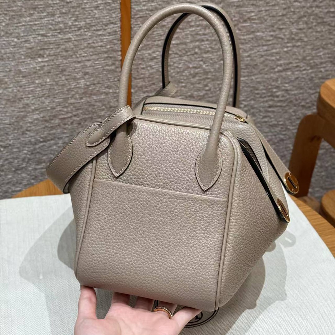 Hermes Lindy 26 CM Bag Handmade In Taurillon Clemence Leather Gold Hardware 81 Gris Tourterelle - Image 22