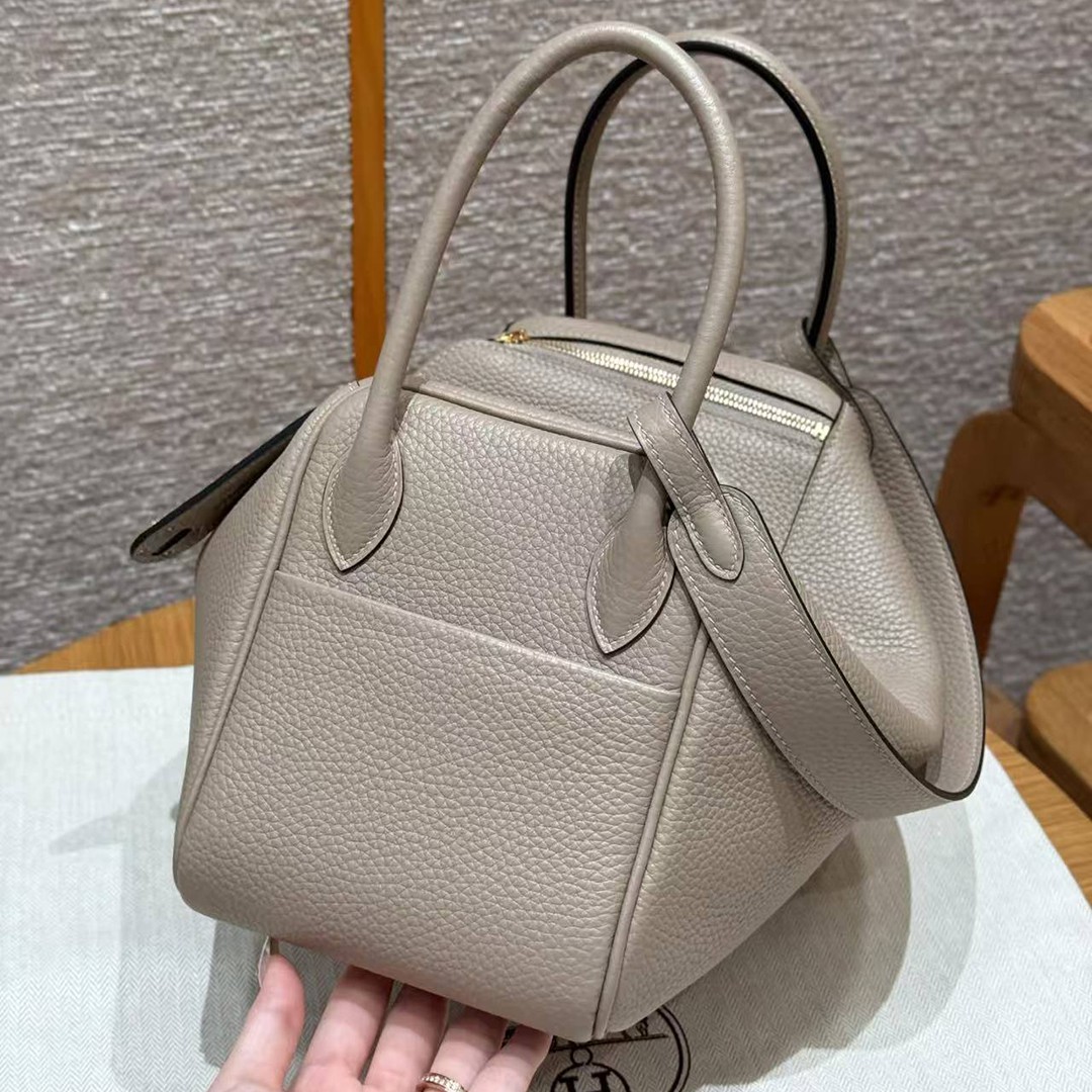 Hermes Lindy 26 CM Bag Handmade In Taurillon Clemence Leather Gold Hardware 81 Gris Tourterelle - Image 21