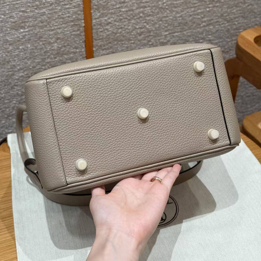 Hermes Lindy 26 CM Bag Handmade In Taurillon Clemence Leather Gold Hardware 81 Gris Tourterelle - Image 20