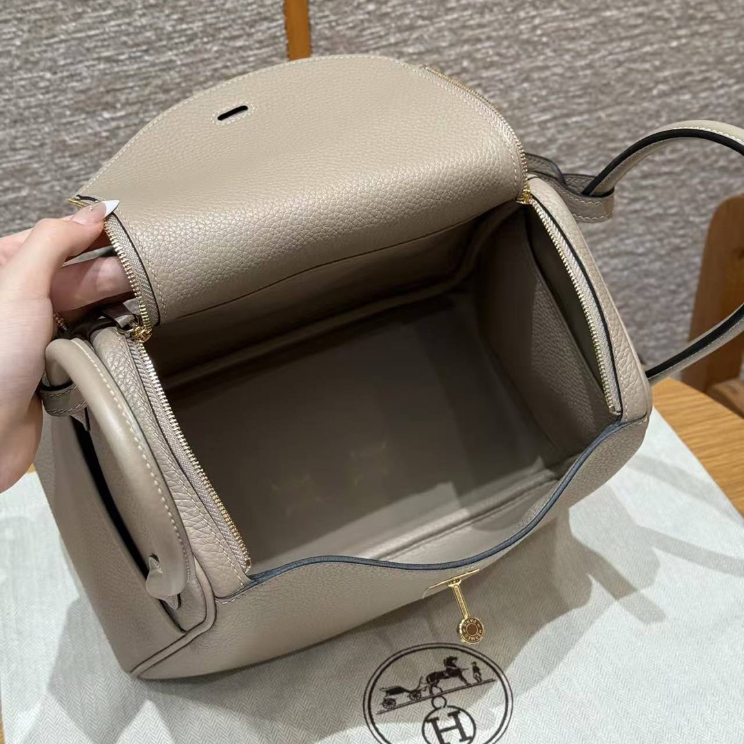 Hermes Lindy 26 CM Bag Handmade In Taurillon Clemence Leather Gold Hardware 81 Gris Tourterelle - Image 19