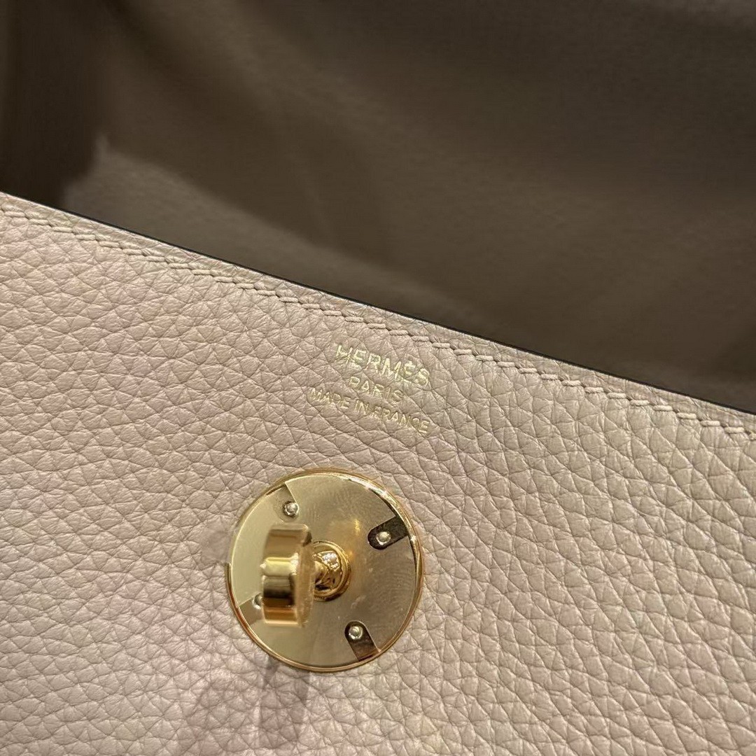 Hermes Lindy 26 CM Bag Handmade In Taurillon Clemence Leather Gold Hardware 81 Gris Tourterelle - Image 18