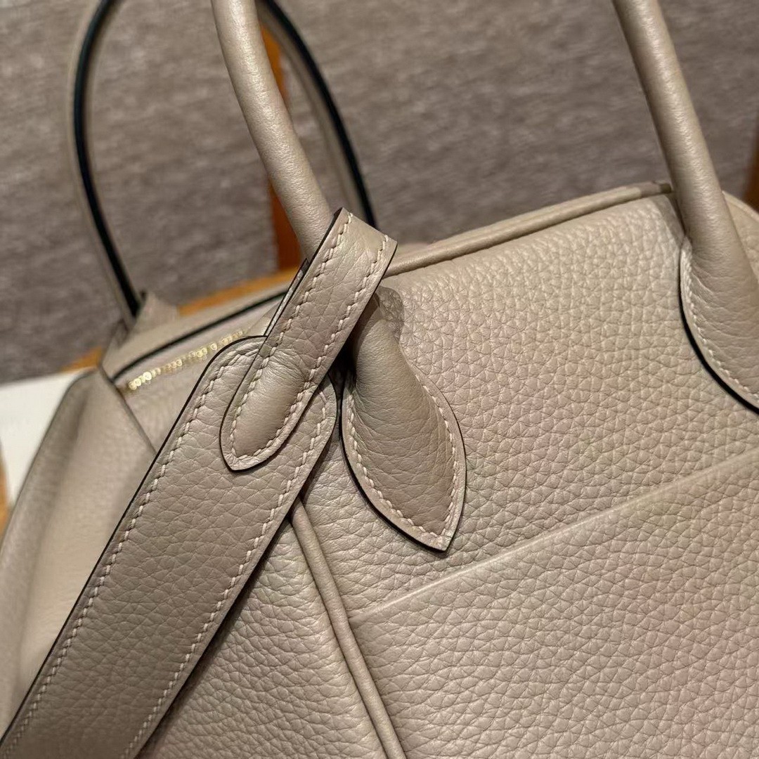 Hermes Lindy 26 CM Bag Handmade In Taurillon Clemence Leather Gold Hardware 81 Gris Tourterelle - Image 13