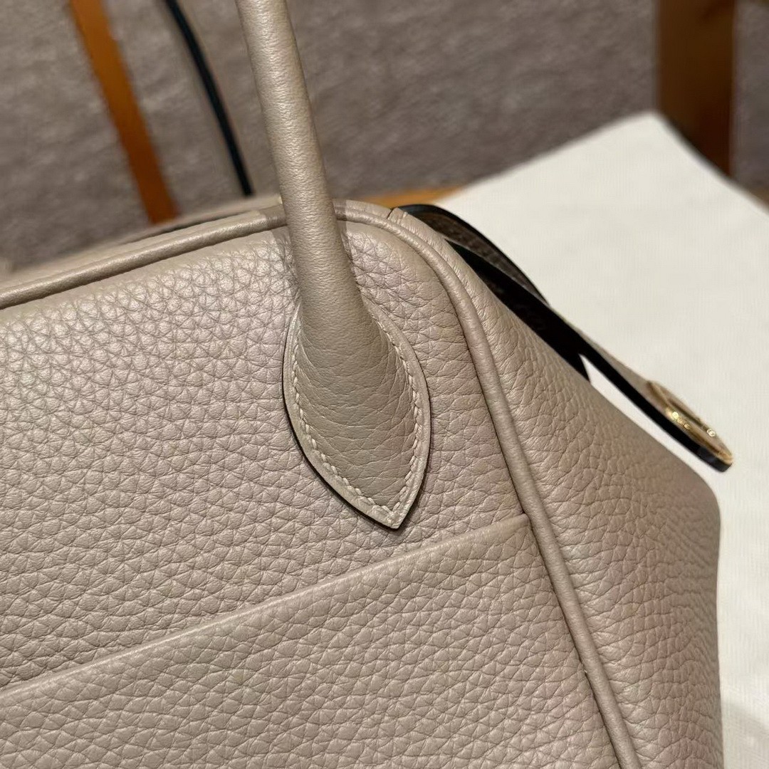Hermes Lindy 26 CM Bag Handmade In Taurillon Clemence Leather Gold Hardware 81 Gris Tourterelle - Image 12