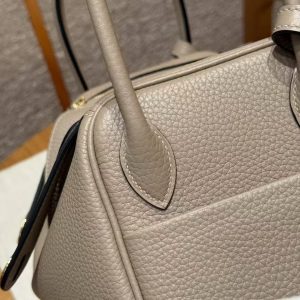 Hermes Lindy 26 CM Bag Handmade In Taurillon Clemence Leather Gold Hardware 81 Gris Tourterelle - Image 10