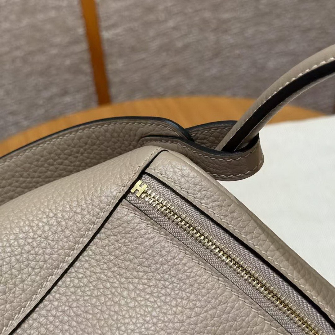 Hermes Lindy 26 CM Bag Handmade In Taurillon Clemence Leather Gold Hardware 81 Gris Tourterelle - Image 9