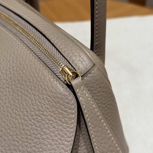 Hermes Lindy 26 CM Bag Handmade In Taurillon Clemence Leather Gold Hardware 81 Gris Tourterelle - Image 7