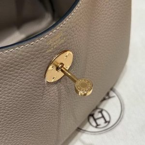 Hermes Lindy 26 CM Bag Handmade In Taurillon Clemence Leather Gold Hardware 81 Gris Tourterelle - Image 5