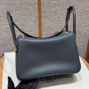Hermes Lindy 26 CM Bag Handmade In Swift And Matte Alligator Crocodile Leather Gold Hardware 88 Graphite - Image 2