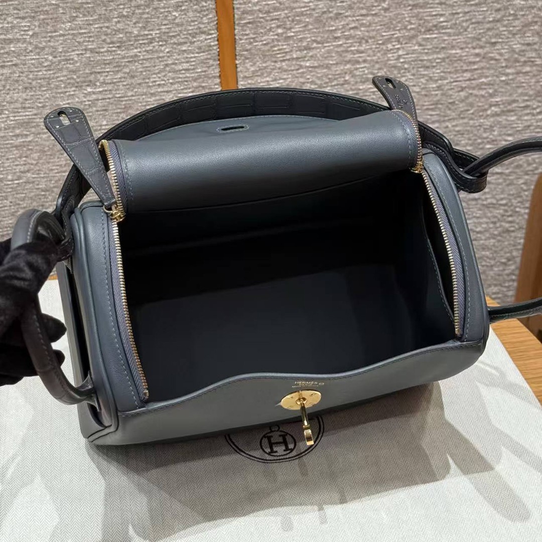 Hermes Lindy 26 CM Bag Handmade In Swift And Matte Alligator Crocodile Leather Gold Hardware 88 Graphite - Image 13