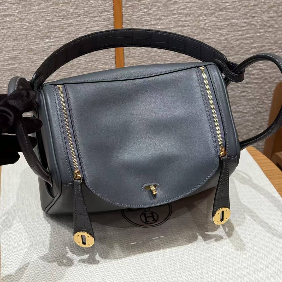 Hermes Lindy 26 CM Bag Handmade In Swift And Matte Alligator Crocodile Leather Gold Hardware 88 Graphite - Image 9