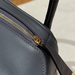 Hermes Lindy 26 CM Bag Handmade In Swift And Matte Alligator Crocodile Leather Gold Hardware 88 Graphite - Image 6