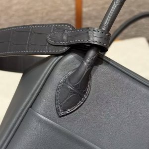 Hermes Lindy 26 CM Bag Handmade In Swift And Matte Alligator Crocodile Leather Gold Hardware 88 Graphite - Image 4