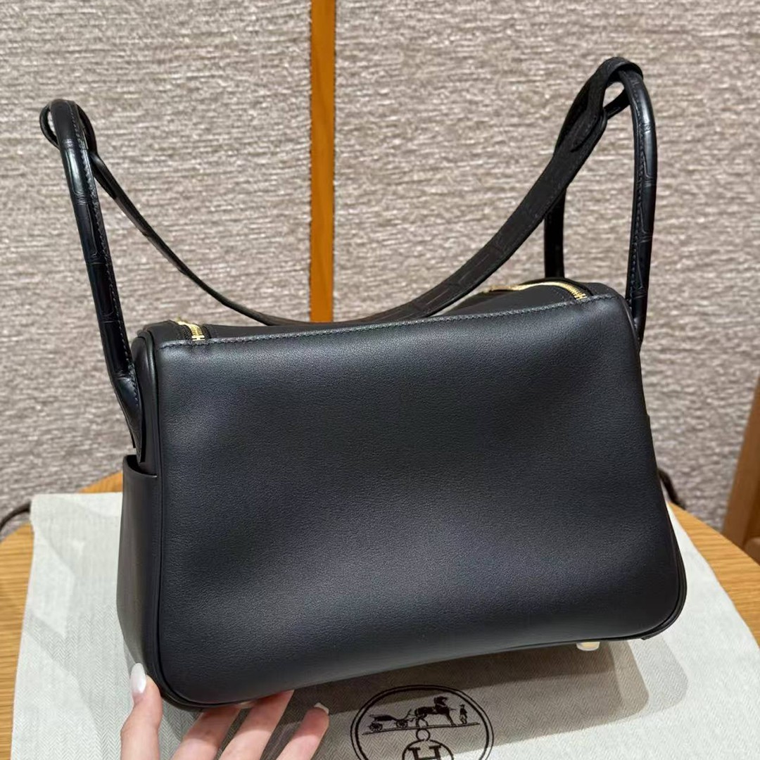 Hermes Lindy 26 CM Bag Handmade In Swift And Matte Alligator Crocodile Leather Gold Hardware 89 Noir - Image 2