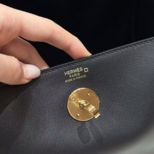 Hermes Lindy 26 CM Bag Handmade In Swift And Matte Alligator Crocodile Leather Gold Hardware 89 Noir - Image 16