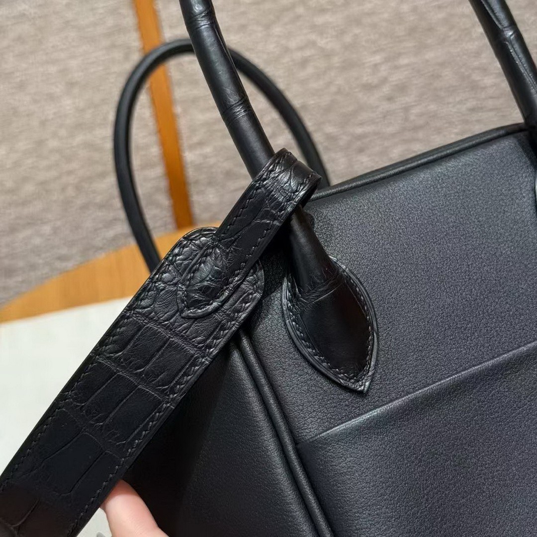 Hermes Lindy 26 CM Bag Handmade In Swift And Matte Alligator Crocodile Leather Gold Hardware 89 Noir - Image 9