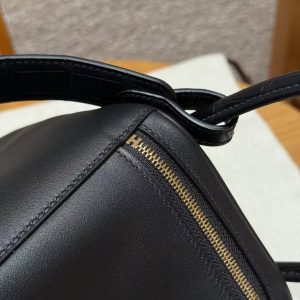 Hermes Lindy 26 CM Bag Handmade In Swift And Matte Alligator Crocodile Leather Gold Hardware 89 Noir - Image 8