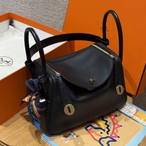Hermes Lindy 26 CM Bag Handmade In Swift And Matte Alligator Crocodile Leather Gold Hardware 89 Noir - Image 3