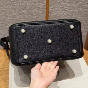 Hermes Lindy 26 CM Bag Handmade In Taurillon Clemence Leather Gold Hardware 89 Noir - Image 18