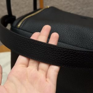 Hermes Lindy 26 CM Bag Handmade In Taurillon Clemence Leather Gold Hardware 89 Noir - Image 4