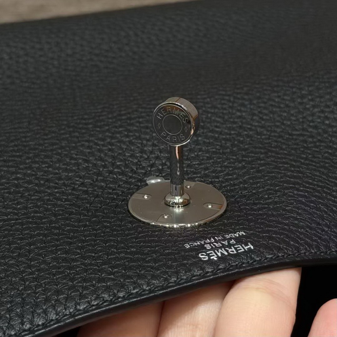 Hermes Lindy 26 CM Bag Handmade In Taurillon Clemence Leather Silver Hardware 89 Noir - Image 15