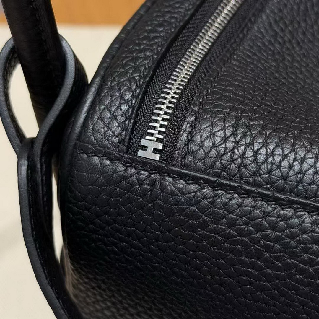 Hermes Lindy 26 CM Bag Handmade In Taurillon Clemence Leather Silver Hardware 89 Noir - Image 10