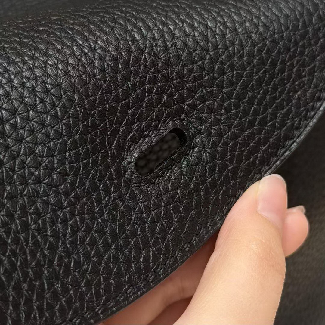 Hermes Lindy 26 CM Bag Handmade In Taurillon Clemence Leather Silver Hardware 89 Noir - Image 6