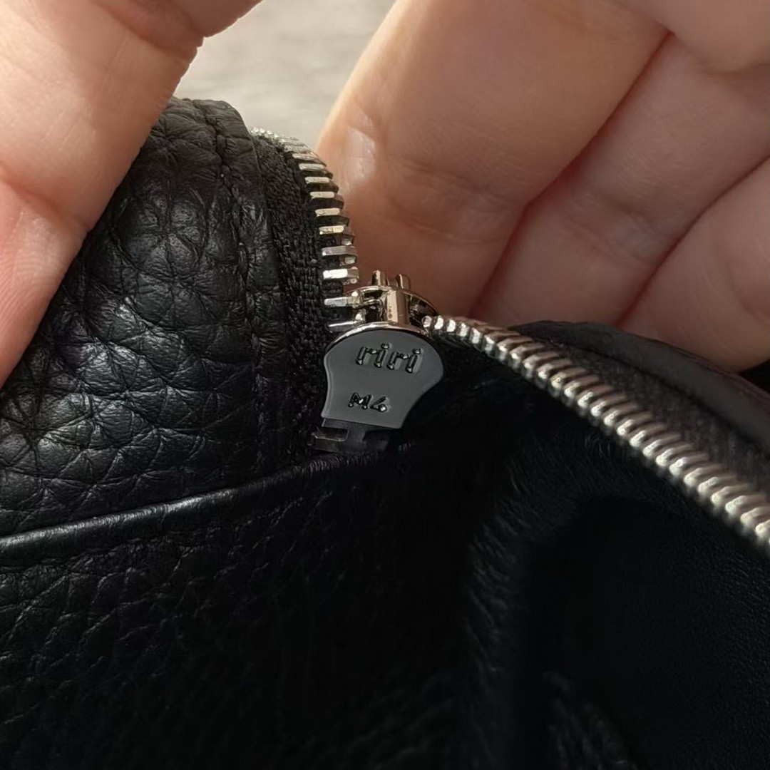 Hermes Lindy 26 CM Bag Handmade In Taurillon Clemence Leather Silver Hardware 89 Noir - Image 5