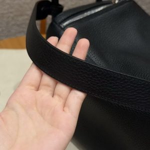 Hermes Lindy 26 CM Bag Handmade In Taurillon Clemence Leather Silver Hardware 89 Noir - Image 3