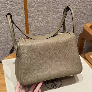 Hermes Lindy 26 CM Bag Handmade In Taurillon Clemence Leather Gold Hardware 8Q Beige Marfa - Image 2
