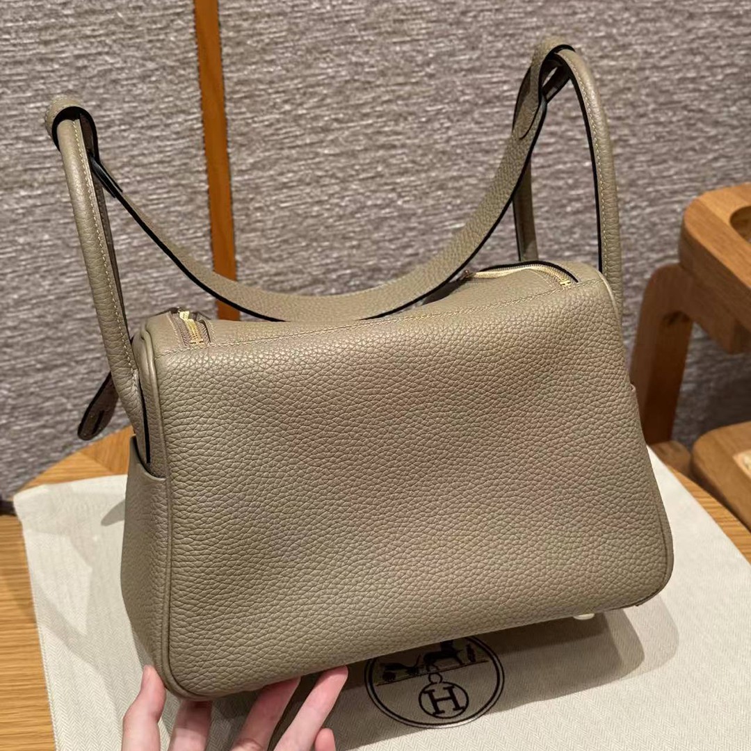Hermes Lindy 26 CM Bag Handmade In Taurillon Clemence Leather Gold Hardware 8Q Beige Marfa - Image 2