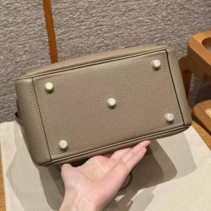 Hermes Lindy 26 CM Bag Handmade In Taurillon Clemence Leather Gold Hardware 8Q Beige Marfa - Image 18