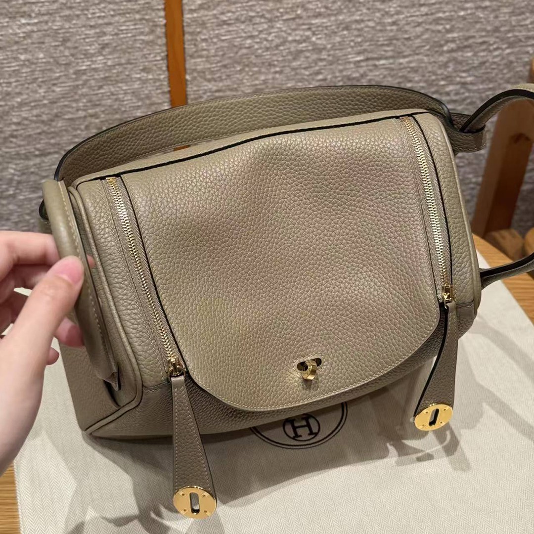Hermes Lindy 26 CM Bag Handmade In Taurillon Clemence Leather Gold Hardware 8Q Beige Marfa - Image 13