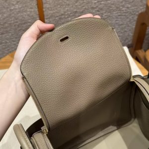 Hermes Lindy 26 CM Bag Handmade In Taurillon Clemence Leather Gold Hardware 8Q Beige Marfa - Image 9