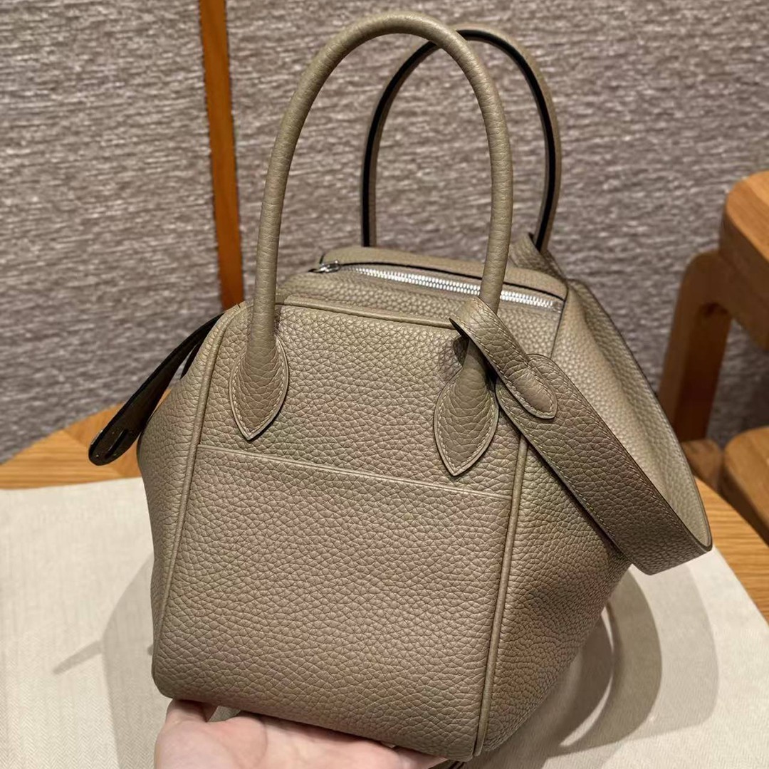Hermes Lindy 26 CM Bag Handmade In Taurillon Clemence Leather Silver Hardware 8Q Beige Marfa - Image 19