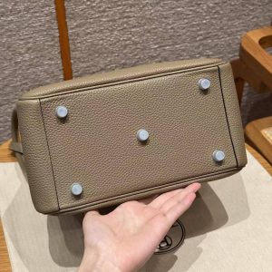 Hermes Lindy 26 CM Bag Handmade In Taurillon Clemence Leather Silver Hardware 8Q Beige Marfa - Image 18