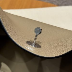 Hermes Lindy 26 CM Bag Handmade In Taurillon Clemence Leather Silver Hardware 8Q Beige Marfa - Image 17